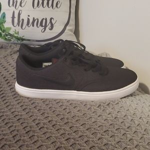 Mens Nike Shoes size 11
